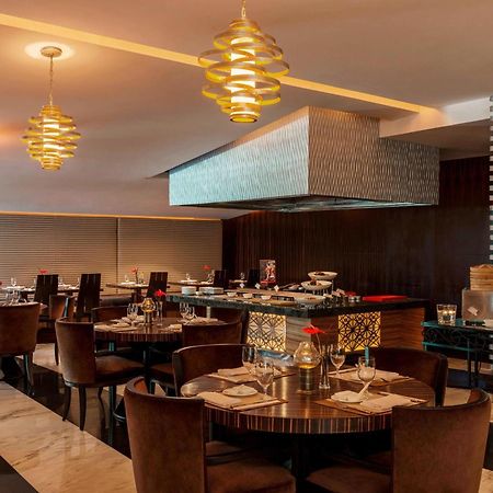 Sheraton Dubai Creek Hotel & Towers Bagian luar foto The restaurant