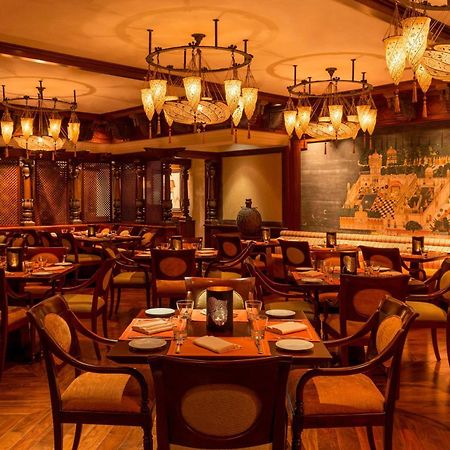 Sheraton Dubai Creek Hotel & Towers Bagian luar foto The interior of the restaurant