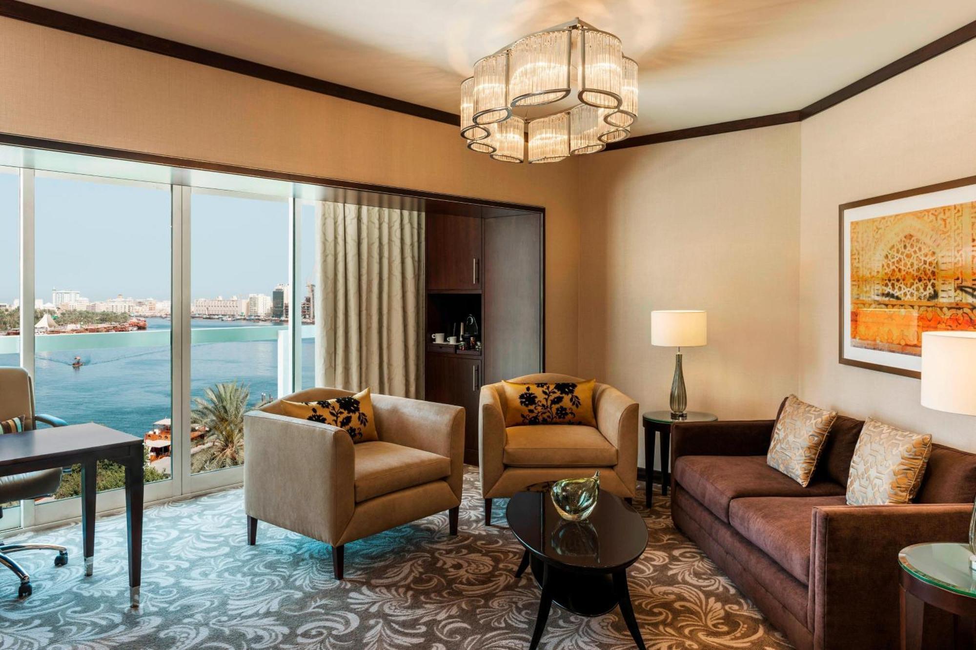 Sheraton Dubai Creek Hotel & Towers Bagian luar foto A suite at the Jumeirah Atlantis