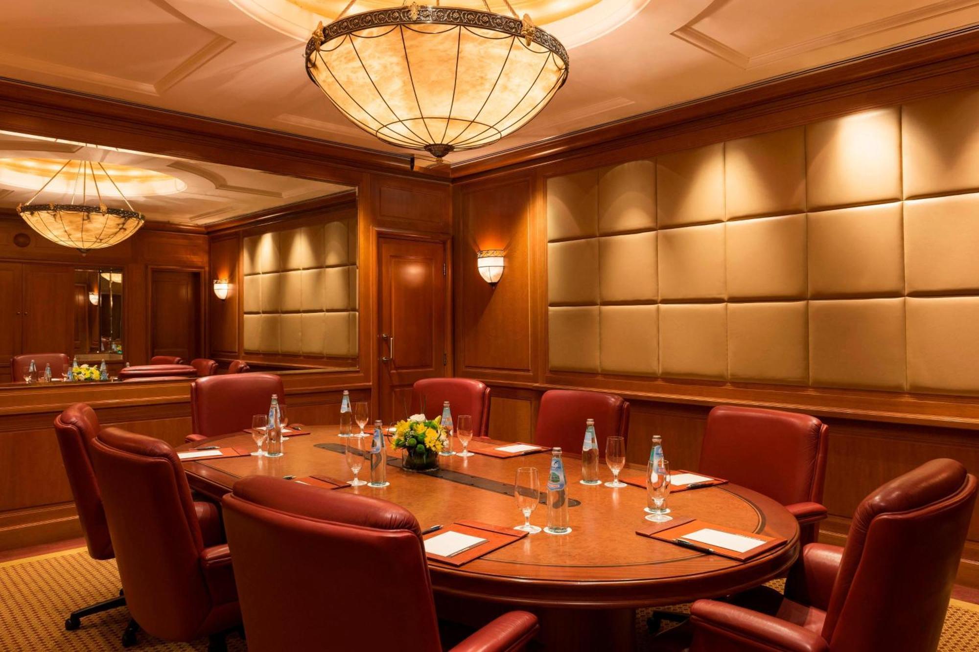 Sheraton Dubai Creek Hotel & Towers Bagian luar foto Boardroom at the Four Seasons Hotel, New York City