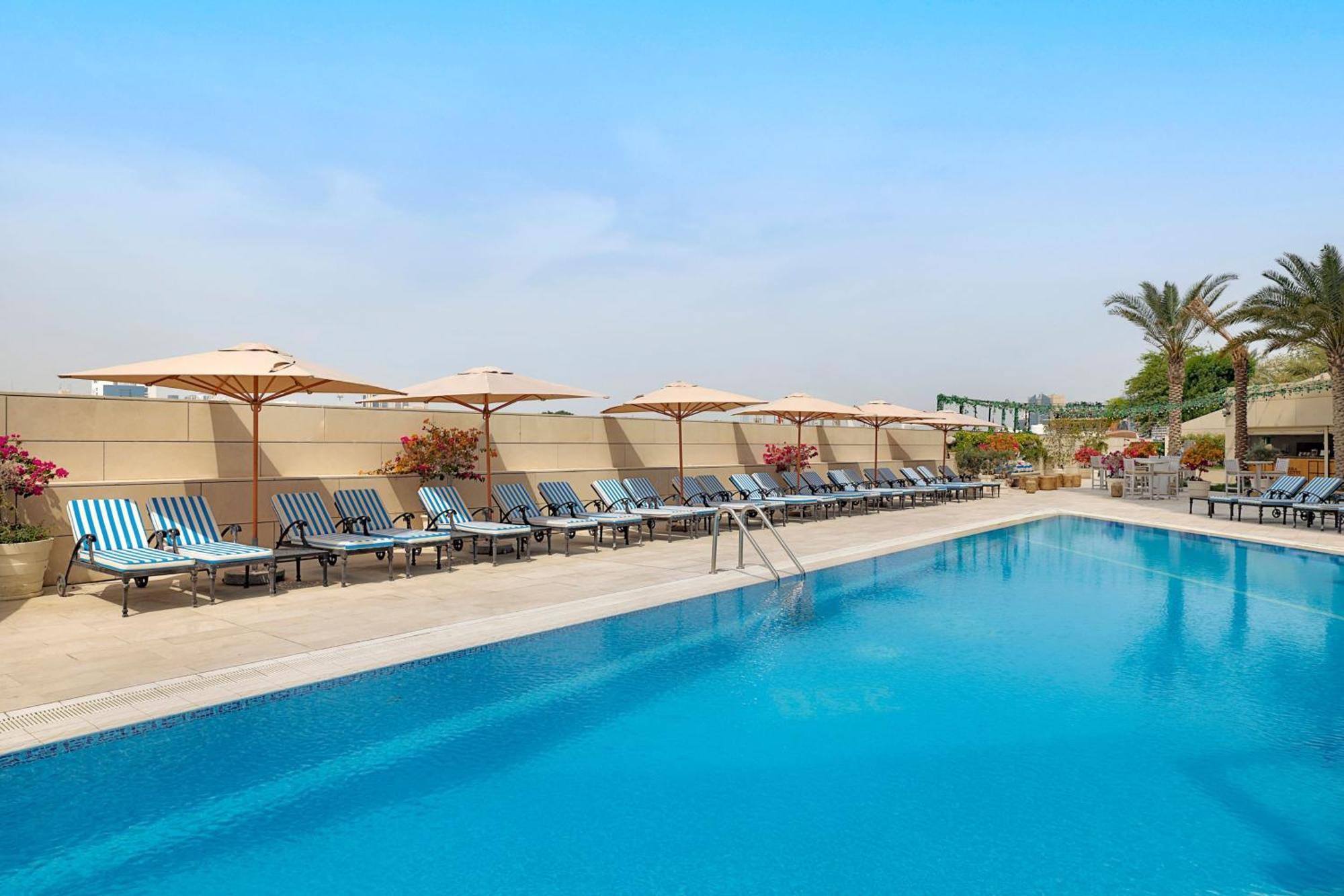 Sheraton Dubai Creek Hotel & Towers Bagian luar foto Pool at the hotel