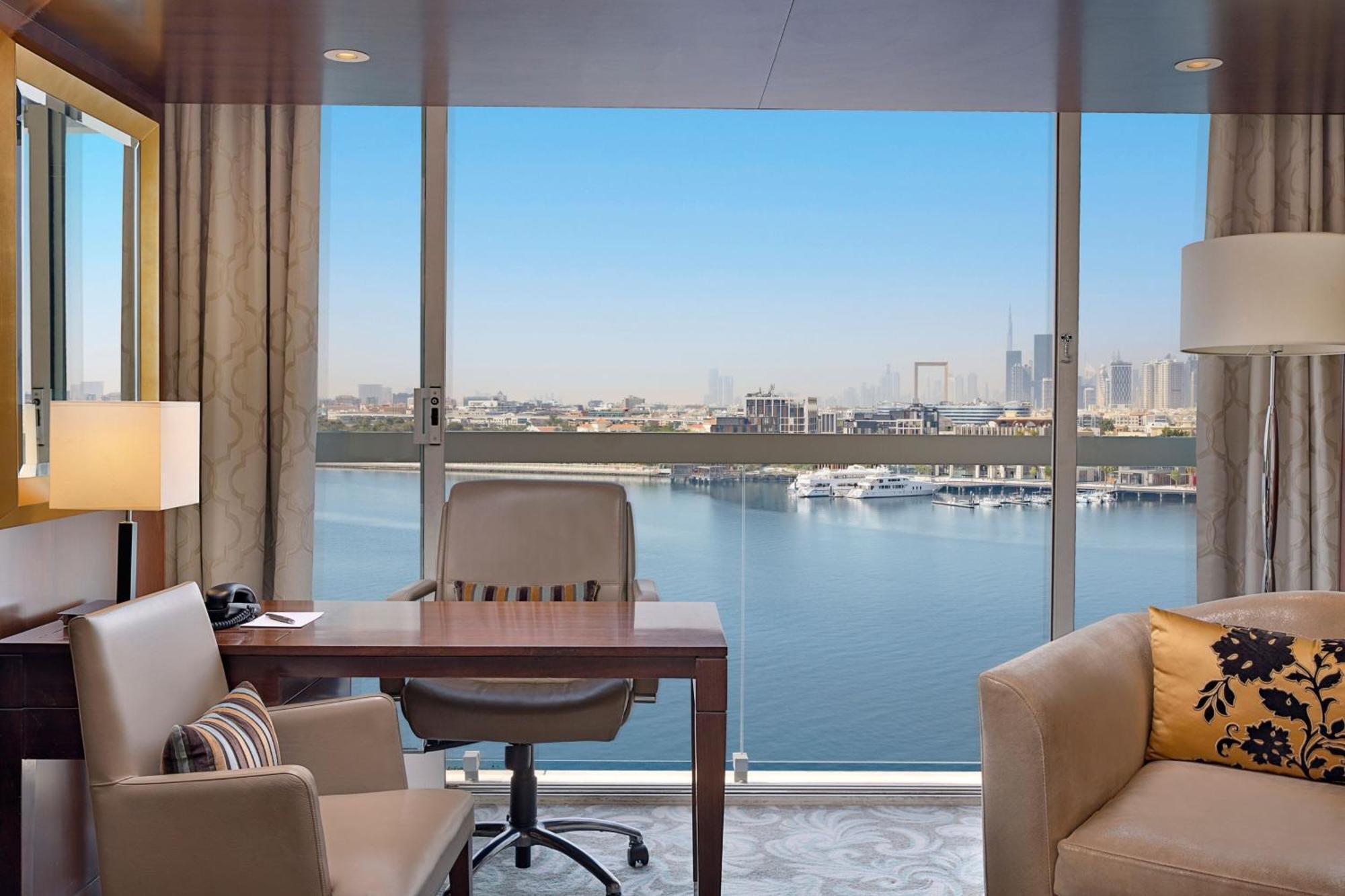 Sheraton Dubai Creek Hotel & Towers Bagian luar foto View from a suite