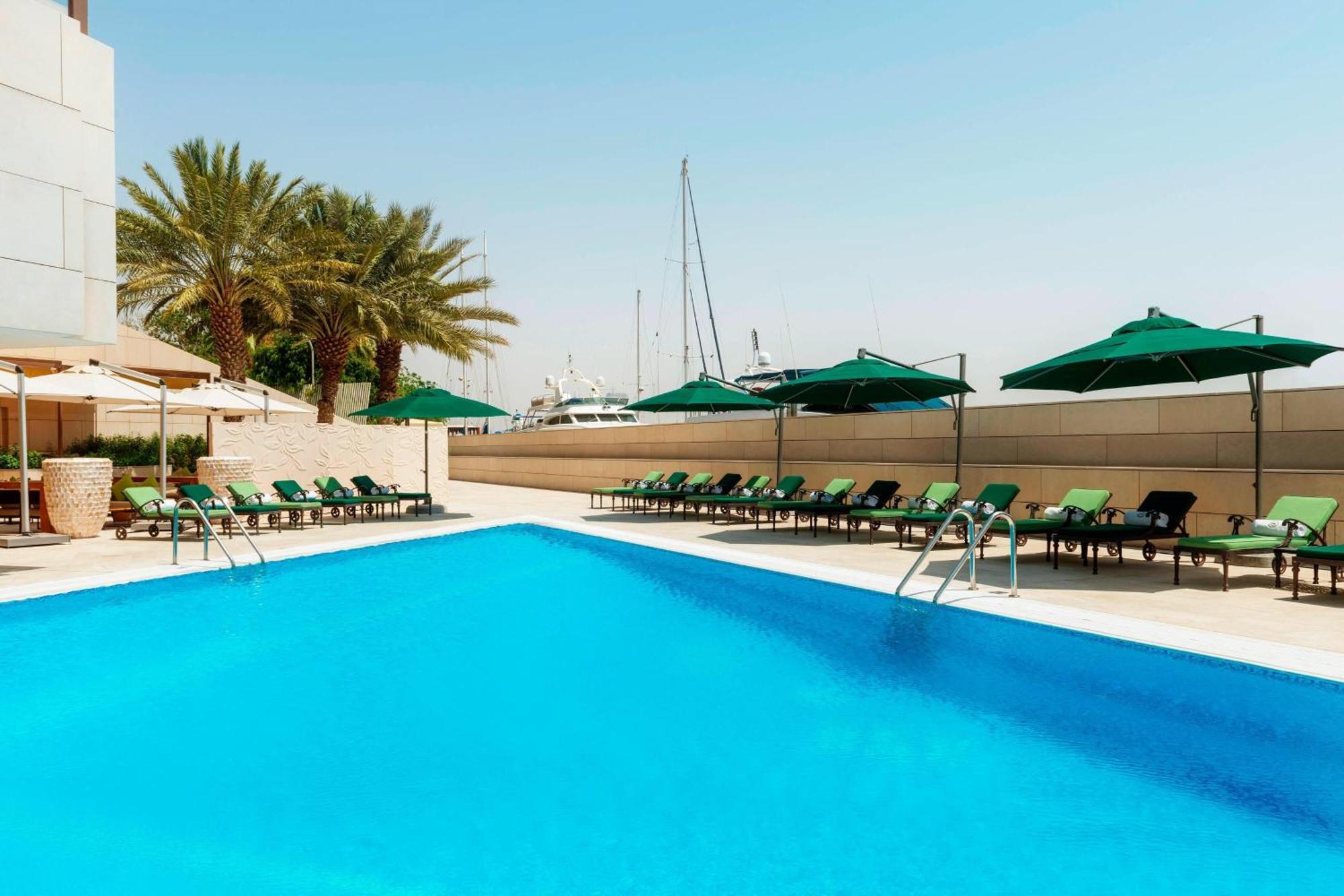 Sheraton Dubai Creek Hotel & Towers Bagian luar foto Pool at the hotel