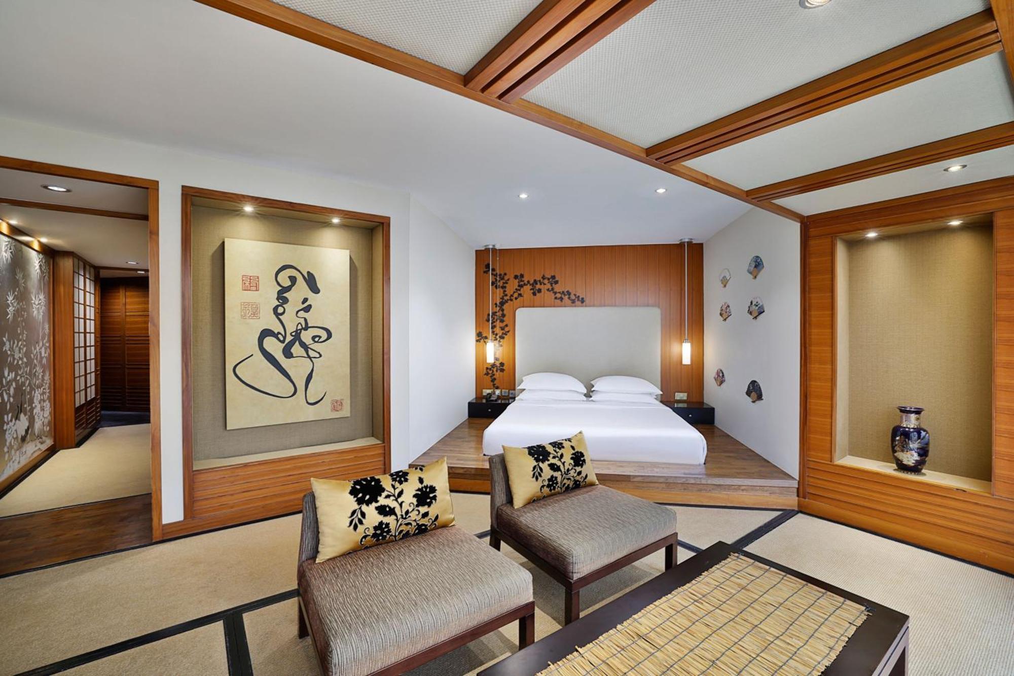 Sheraton Dubai Creek Hotel & Towers Bagian luar foto A suite at the hotel