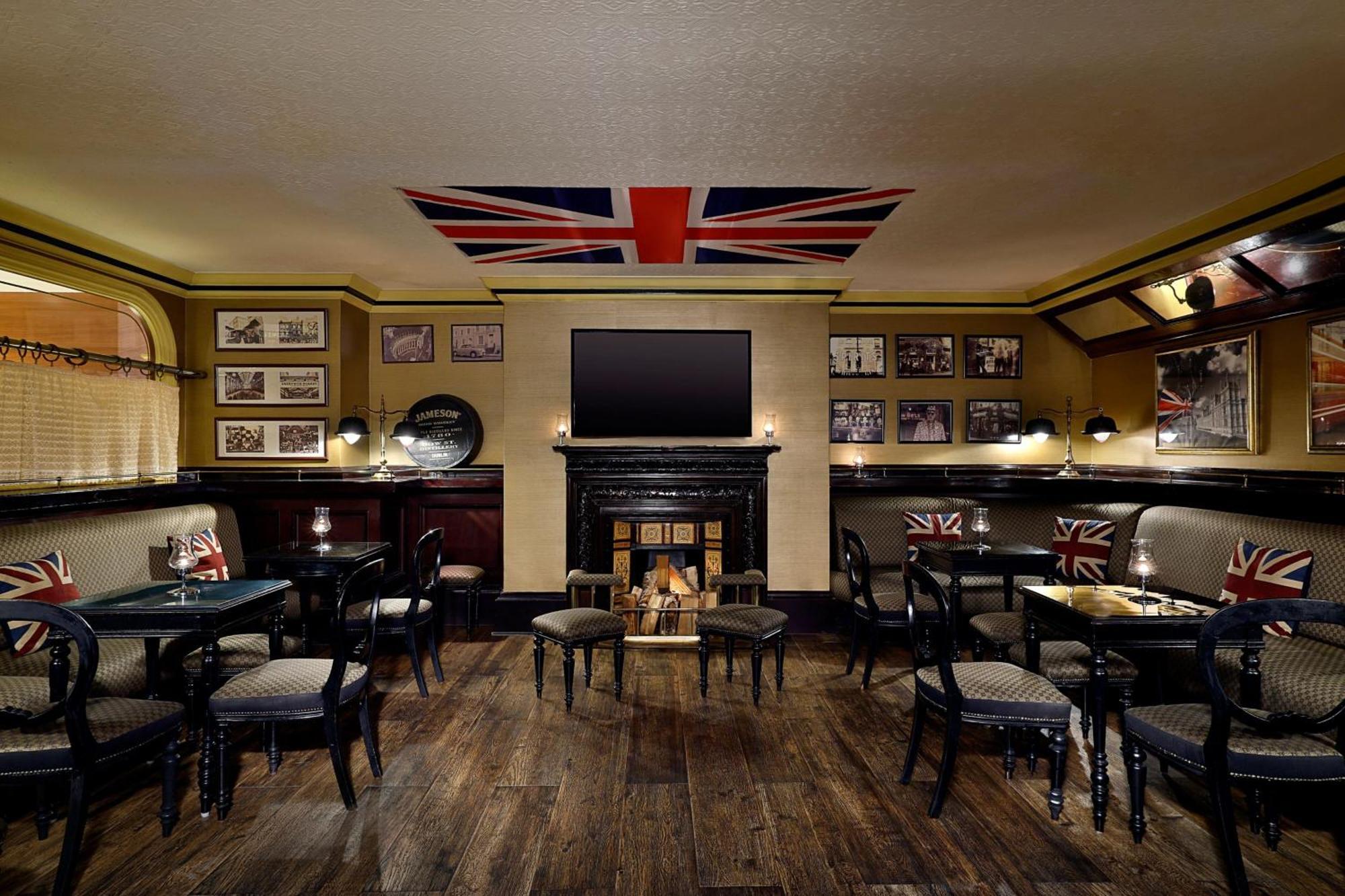 Sheraton Dubai Creek Hotel & Towers Bagian luar foto The English House