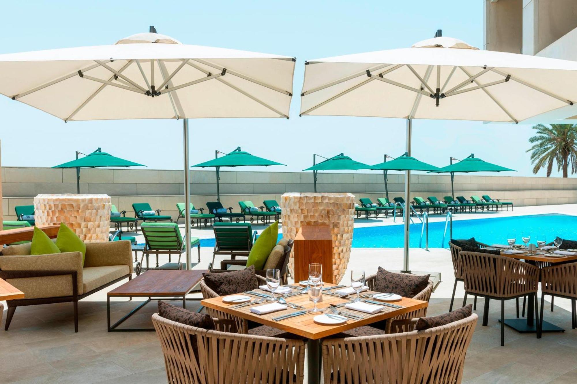 Sheraton Dubai Creek Hotel & Towers Bagian luar foto The Pool at The Westin Abu Dhabi