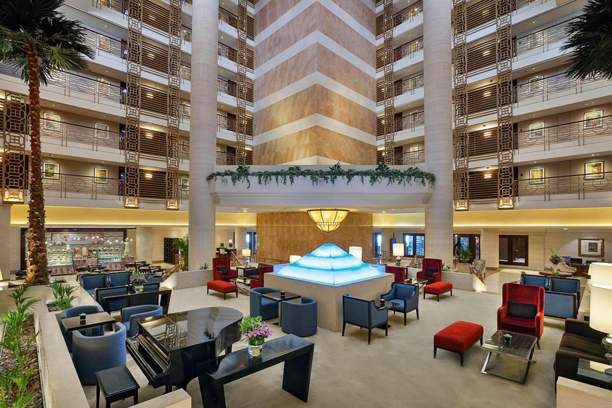 Sheraton Dubai Creek Hotel & Towers Bagian luar foto Lobby