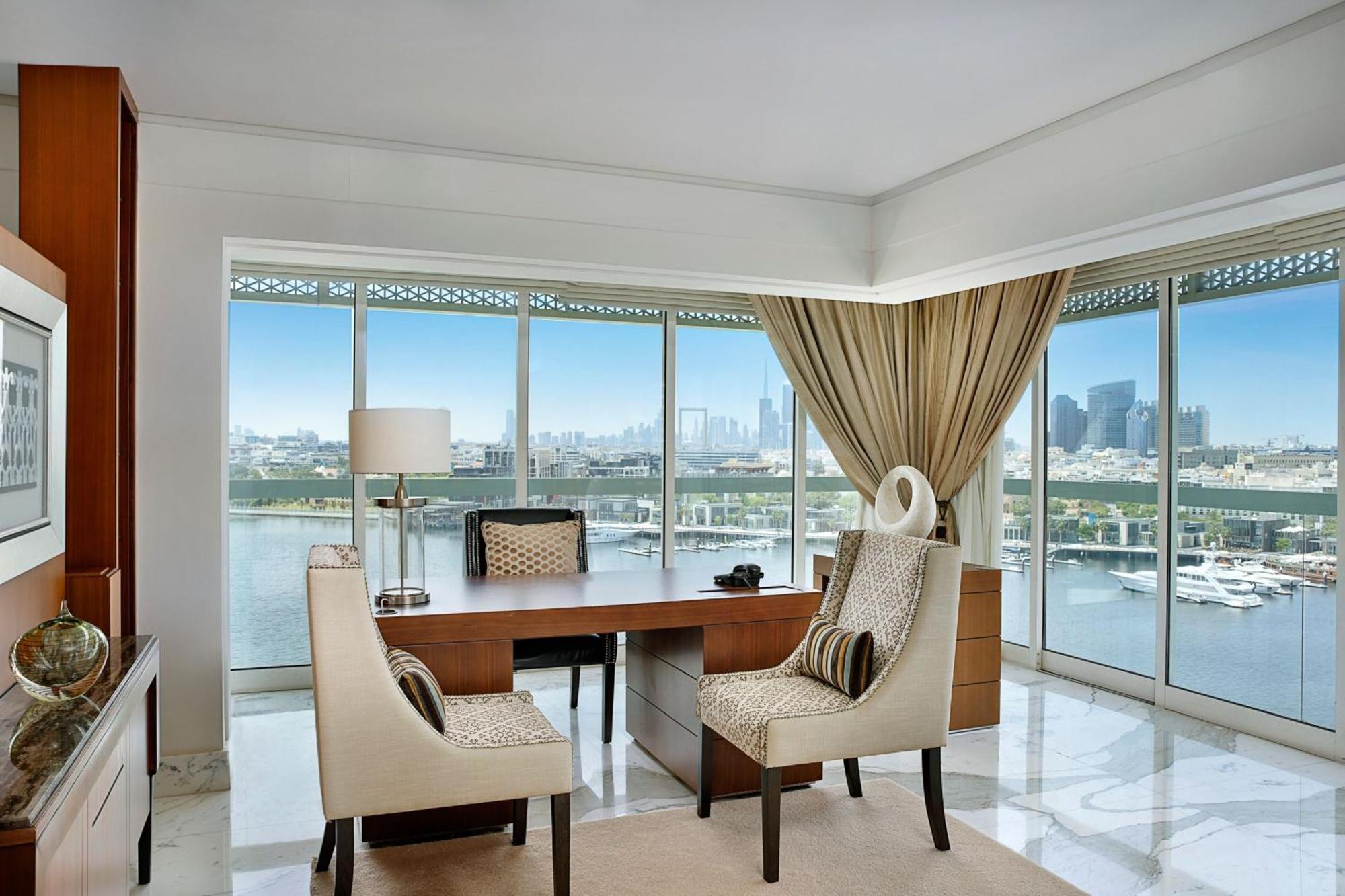 Sheraton Dubai Creek Hotel & Towers Bagian luar foto Office