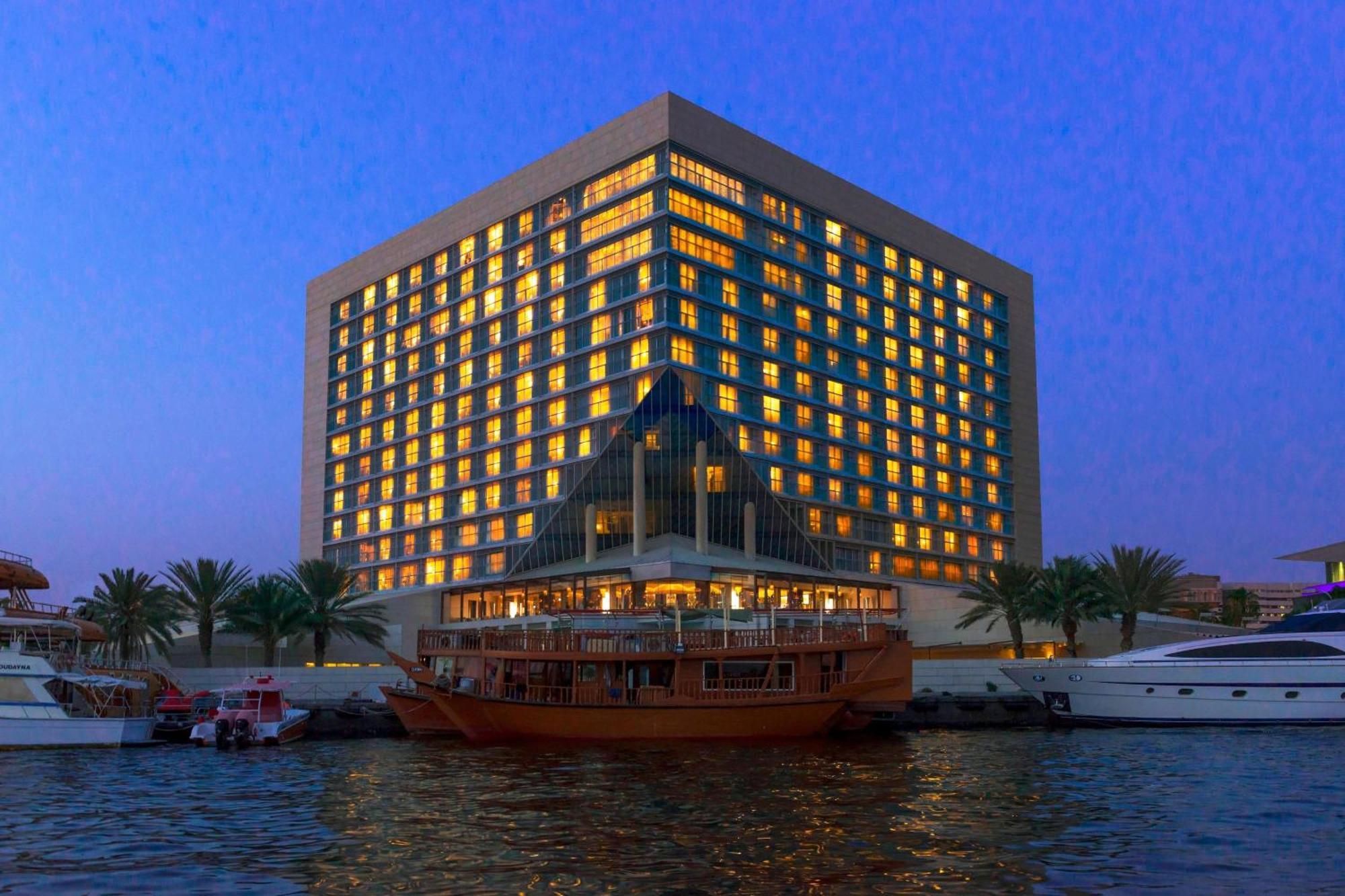 Sheraton Dubai Creek Hotel & Towers Bagian luar foto The Cove Rotana Resort